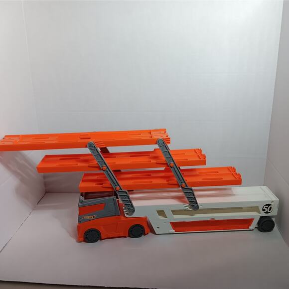 Hot Wheels Mega Hauler Semi-Truck Transport Car Carrier - Picture 1 of 8